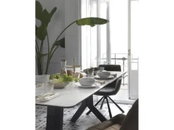 Mesa extensible de cerámica blanca con patas de metal 160/210x90