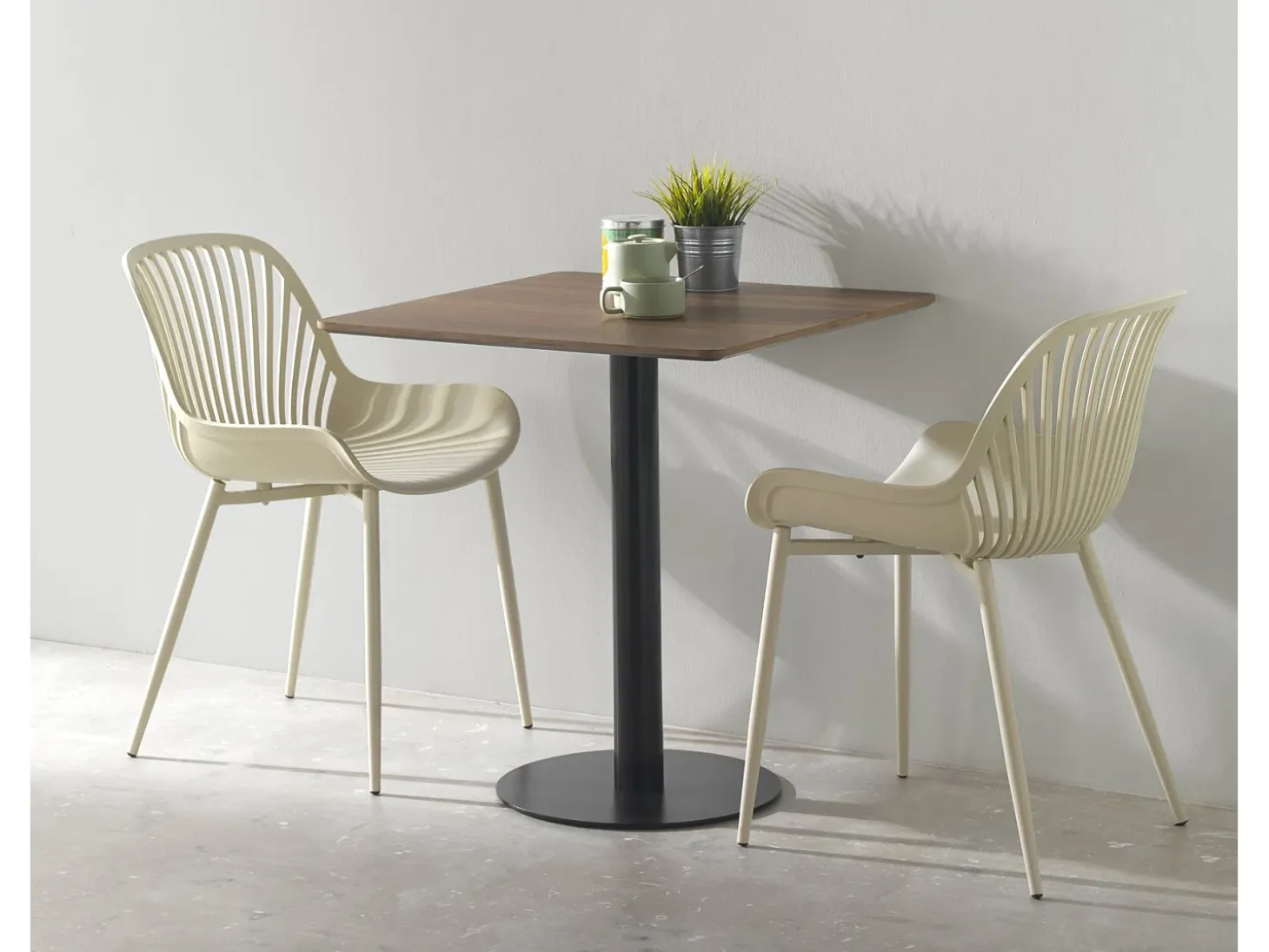 Mesa melamina nogal 70x70, pie central metálico negro