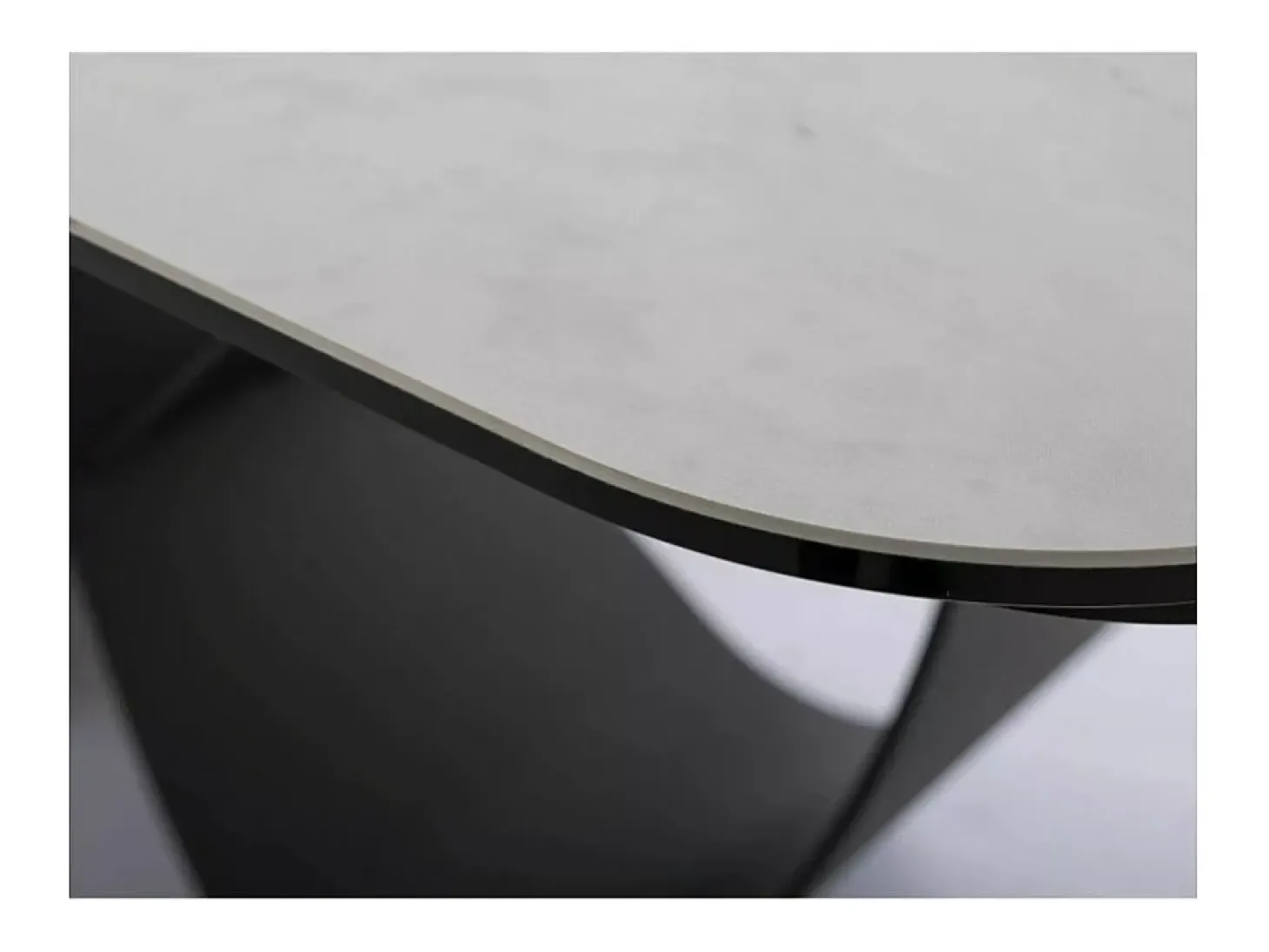 Mesa rectangular extensible de diseño con aspecto de mármol gris ámbar