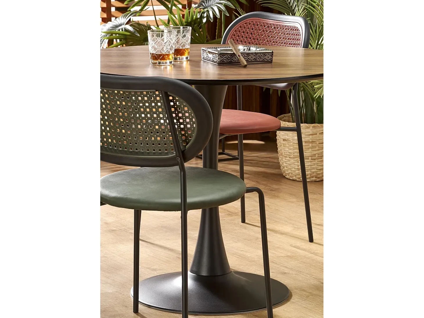 Mesa redonda Sirocco 90 cm de nogal con pata central negra
