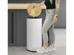 ML-Design Cubo de basura con pedal 30L papelera redonda acabado de acero inoxidable blanco, tapa de bambú con cierre suave para hogar y oficinas