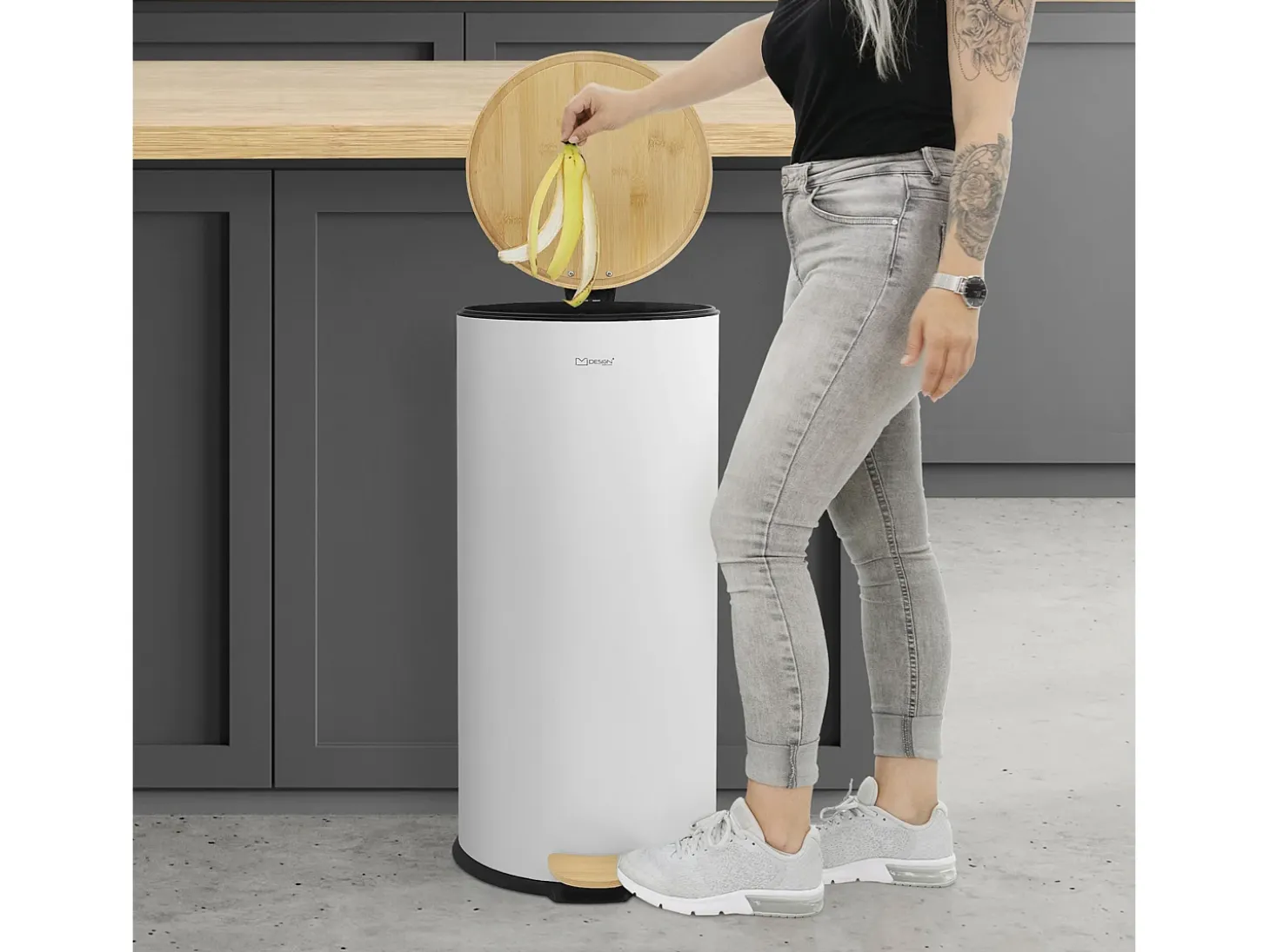 ML-Design Cubo de basura con pedal 30L papelera redonda acabado de acero inoxidable blanco, tapa de bambú con cierre suave para hogar y oficinas