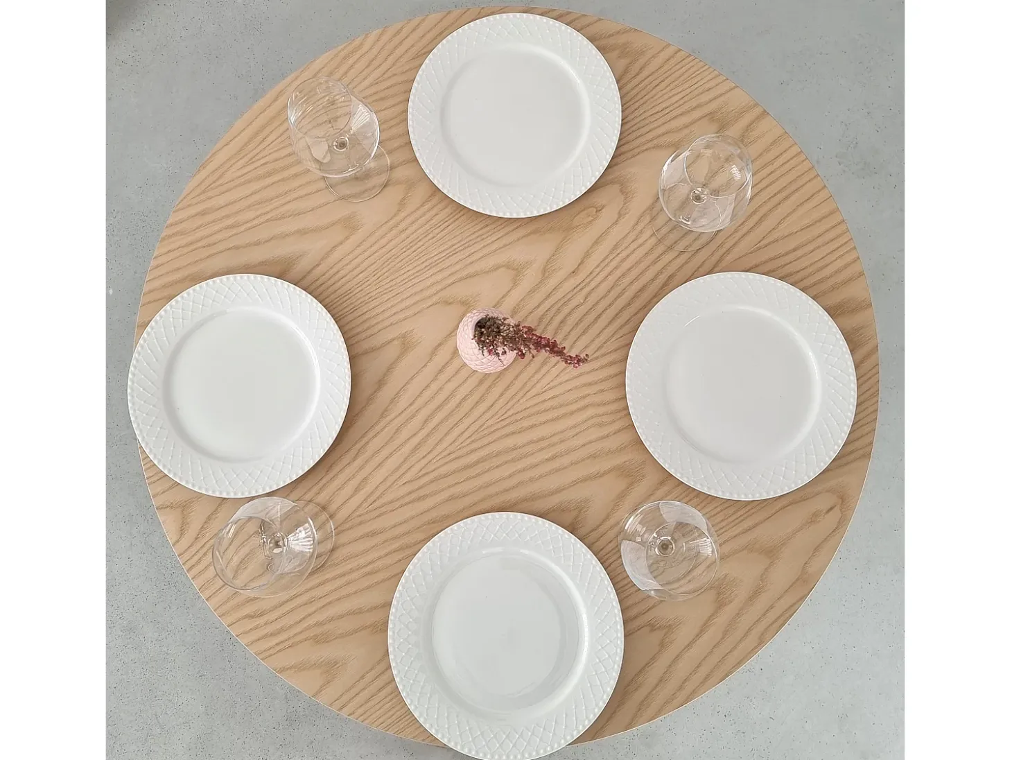 Pequena mesa de comedor redonda de 70 cm Jubi madera de fresno