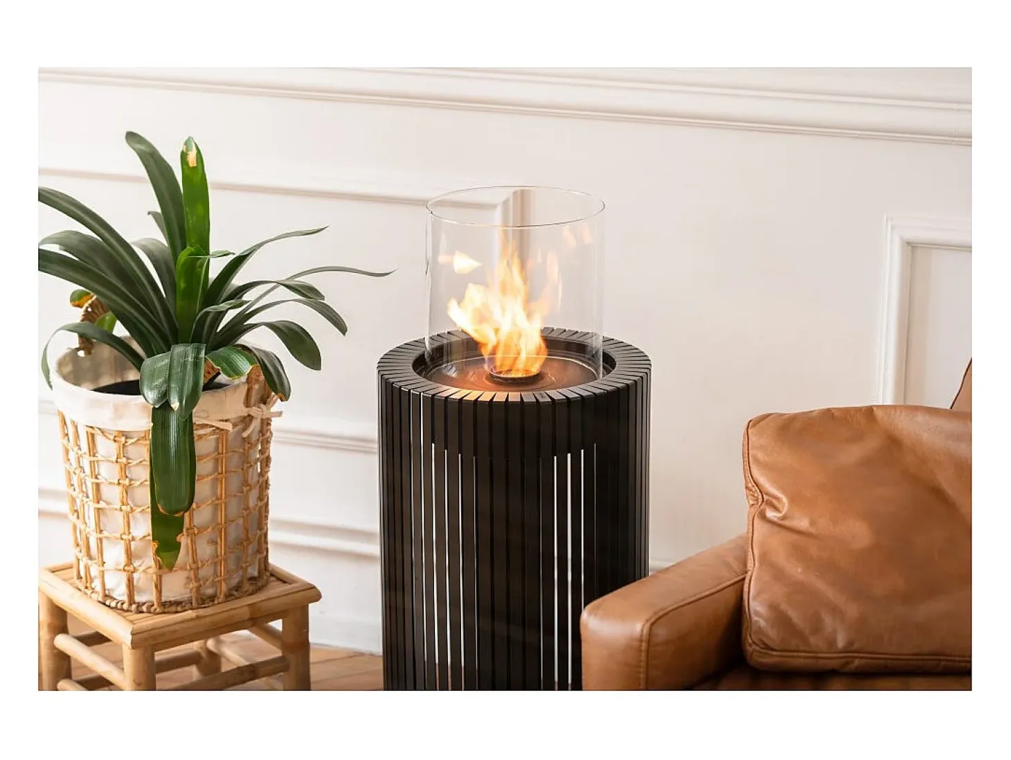 Planika - Chimenea portátil de bioetanol Mandala con tecnología Commerce, vidrio cilíndrico negro