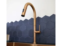 Portofino Mezclador de lavabo con teleducha extraíble en cobre cepillado Essebagno