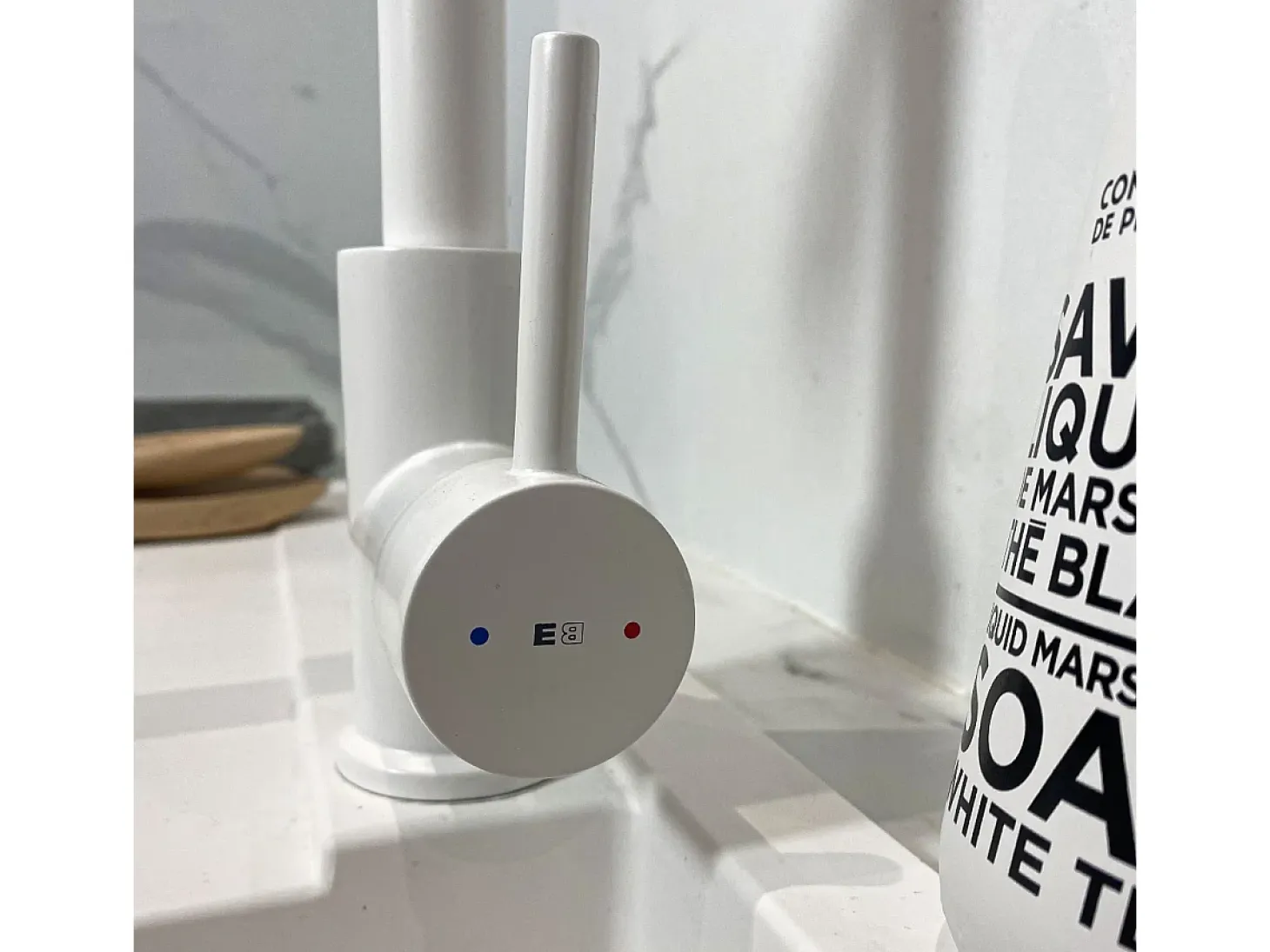 Pure II mezclador para fregadero blanco Essebagno