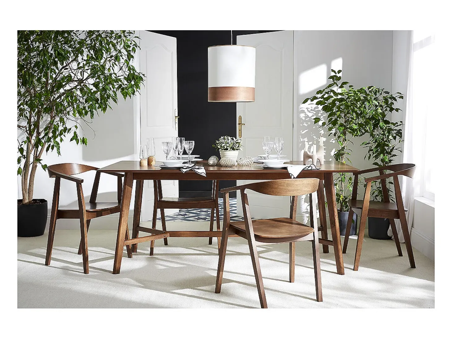 Set de 2 sillas nórdicas de madera oscura BAHIA