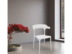 Silla California en plástico blanco apilable modelo confort