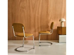 Silla cantilever redondeada de metal, borreguito texturizado y patas