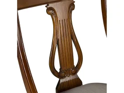 Silla Castle de madera maciza de caoba y tapizada en tela beige