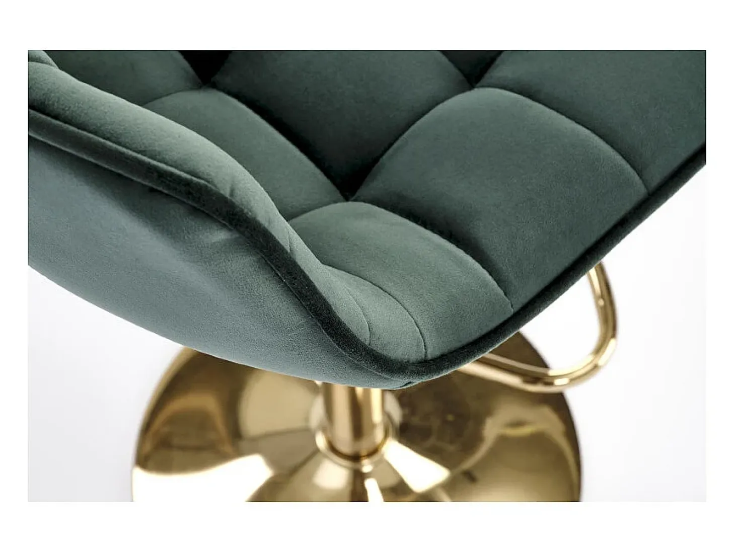 Silla de bar de terciopelo verde con base de metal dorado Explicación