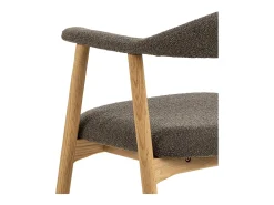 Silla de comedor Addi con reposabrazos bouclé gris.
