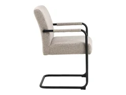 Silla de comedor Adele con reposabrazos beige.