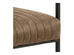 Silla de comedor Adele con reposabrazos marrón.