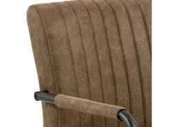 Silla de comedor Adele con reposabrazos marrón.