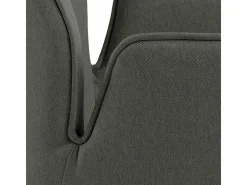 Silla de comedor Aura patas de roble con reposabrazos y retorno en color gris oscuro.