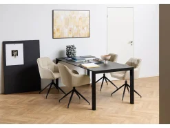 Silla de comedor Brenda con reposabrazos, función giratoria, color beige.