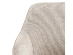 Silla de comedor Clara con reposabrazos tela beige.