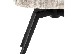 Silla de comedor Darlene con reposabrazos chenilla beige.