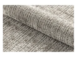 Silla de comedor Darlene con reposabrazos chenilla gris.