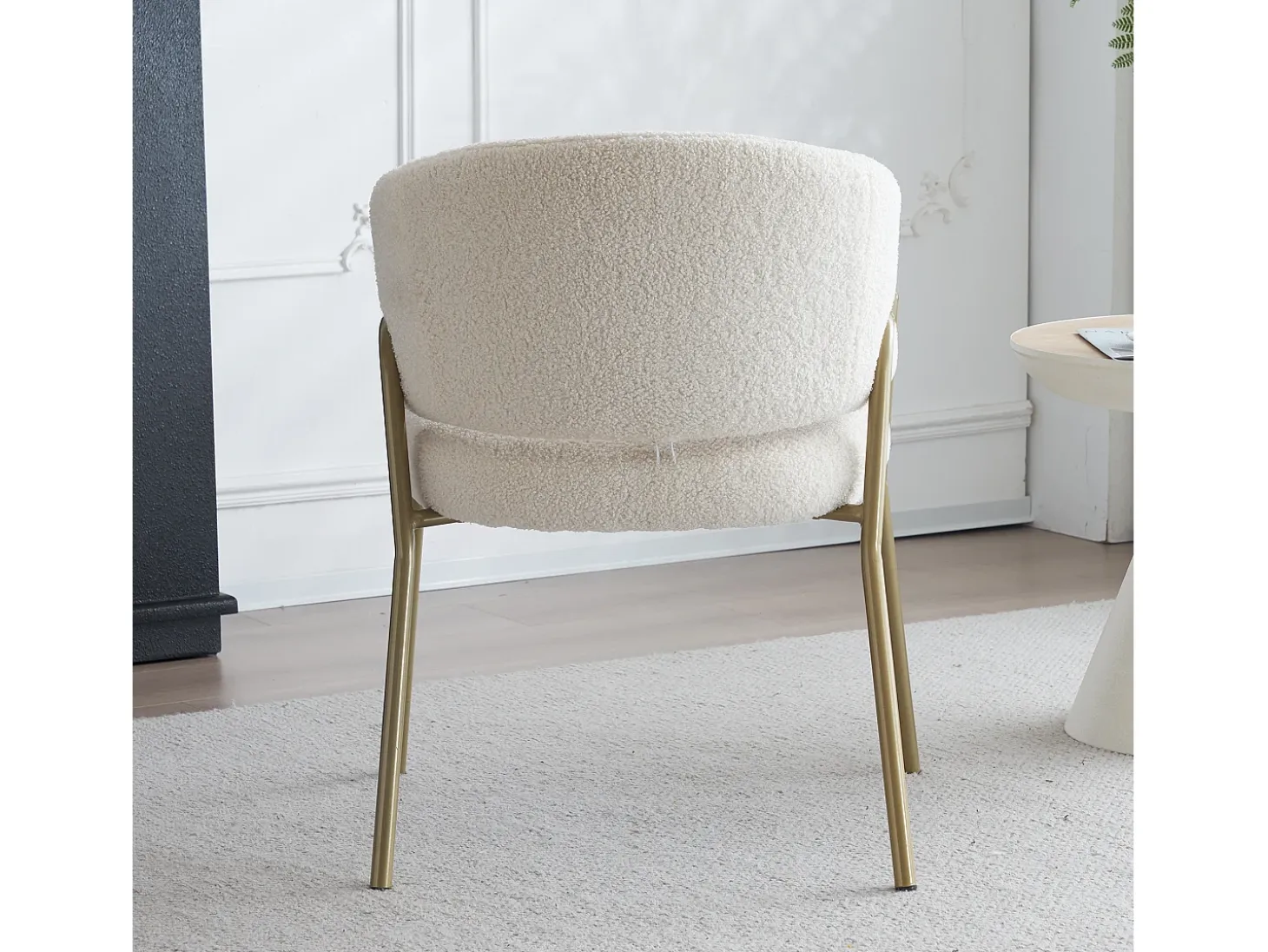 Silla de comedor de terciopelo blanco, diseño moderno, respaldo perforado, patas de metal dorado (49x48x78 cm)