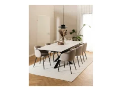 Silla de comedor Eleanor con reposabrazos tela beige.