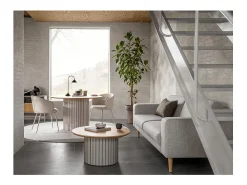 Silla de comedor Eleanor con reposabrazos tela beige.