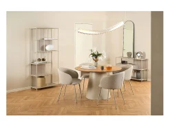 Silla de comedor Eleanor con reposabrazos tela beige.