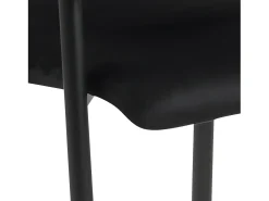 Silla de comedor Lisa con reposabrazos color negro.