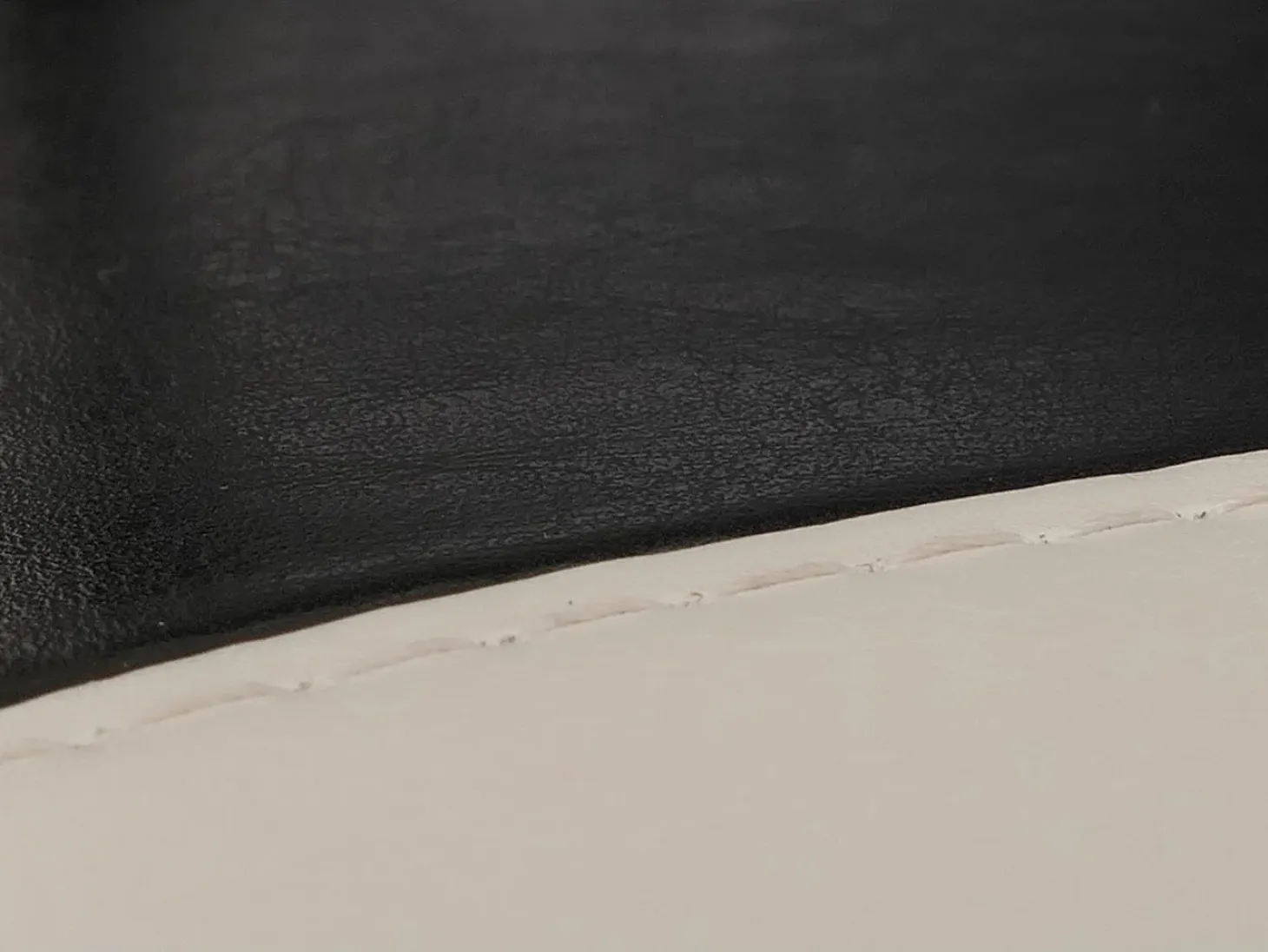 Silla de comedor Littau piel sintética lote de 2, polipiel, blanco y negro, patas oscuras