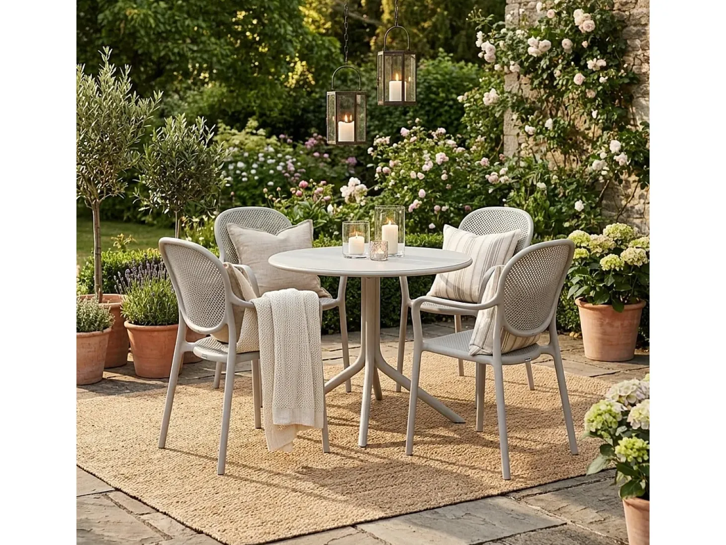 Silla de comedor moderna para bar, restaurante y cocina al aire libre en polipropileno Clara - Gris