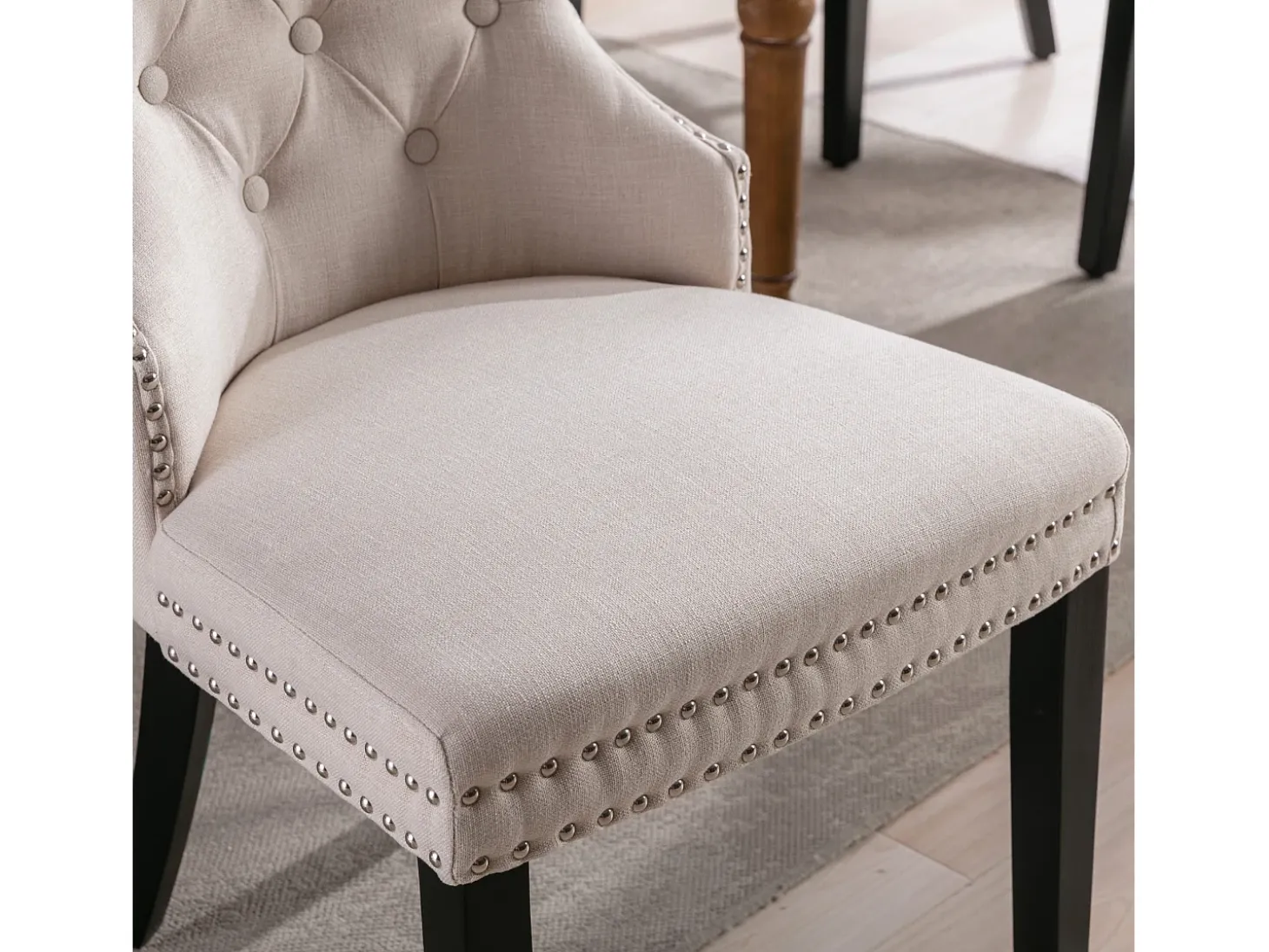 Silla de comedor, silla de dormitorio con patas de roble, botones, tachuelas cromadas, tela de lino, beige (L50xP54xH97 cm), 4 piezas