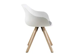 Silla de comedor Time en color blanco y cojín gris claro, patas en madera teñida al aceite de roble.