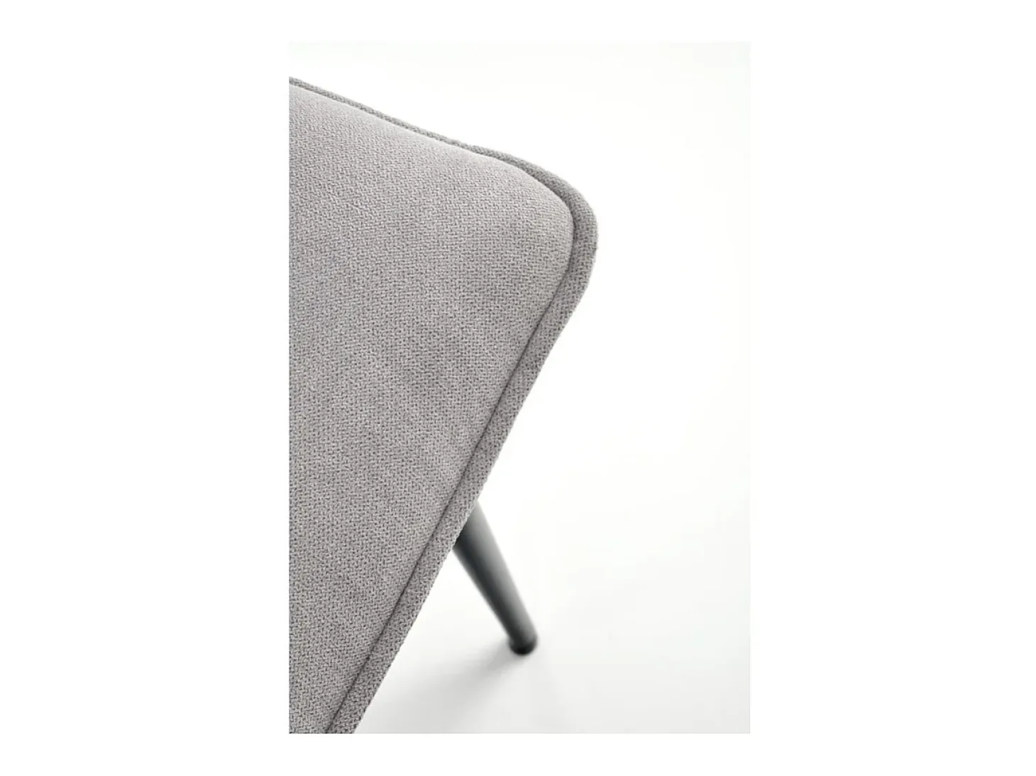 Silla de diseño Assia de tela gris con patas de metal negro
