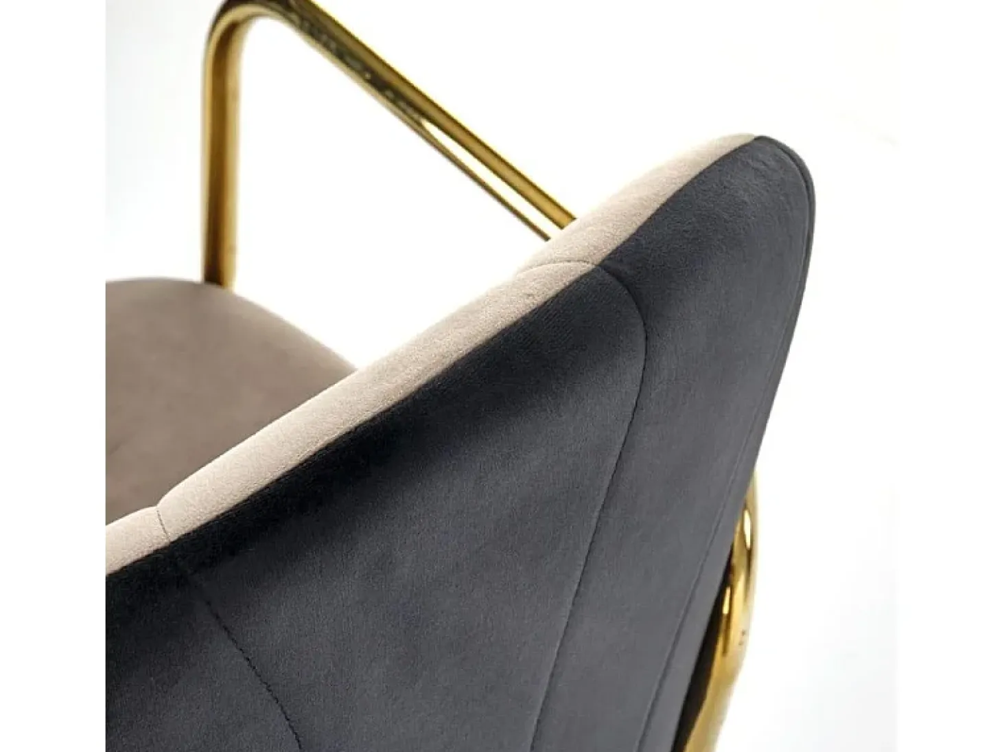 Silla de diseño bicolor con estructura de metal dorado Shell
