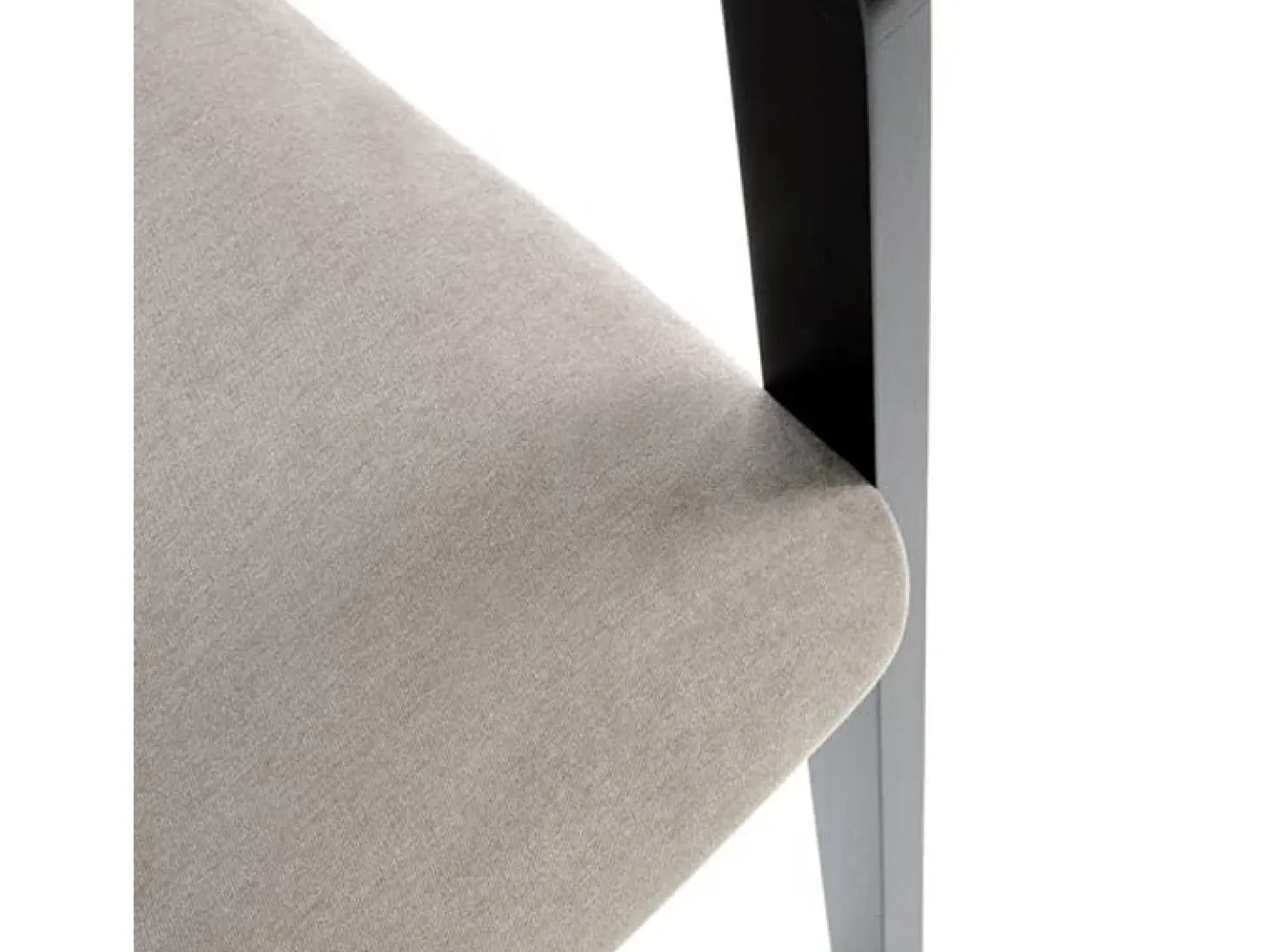 Silla de diseño con estructura de madera maciza negra y OCTANT de terciopelo gris