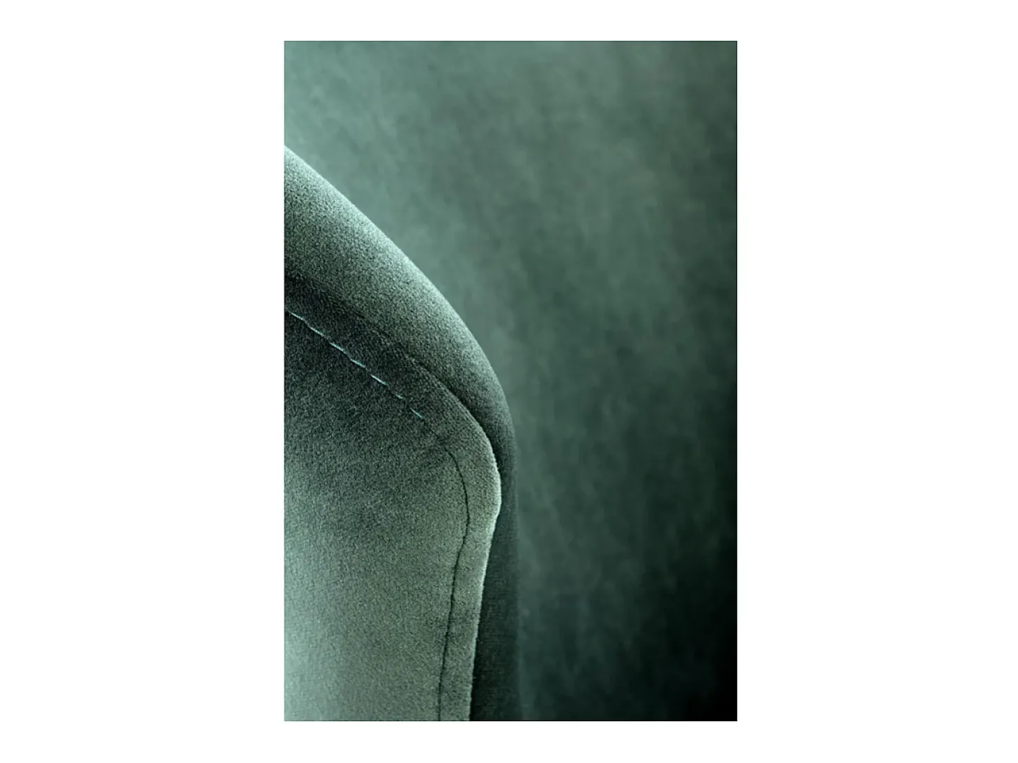 Silla de diseño de terciopelo verde y estructura de metal negro AYA