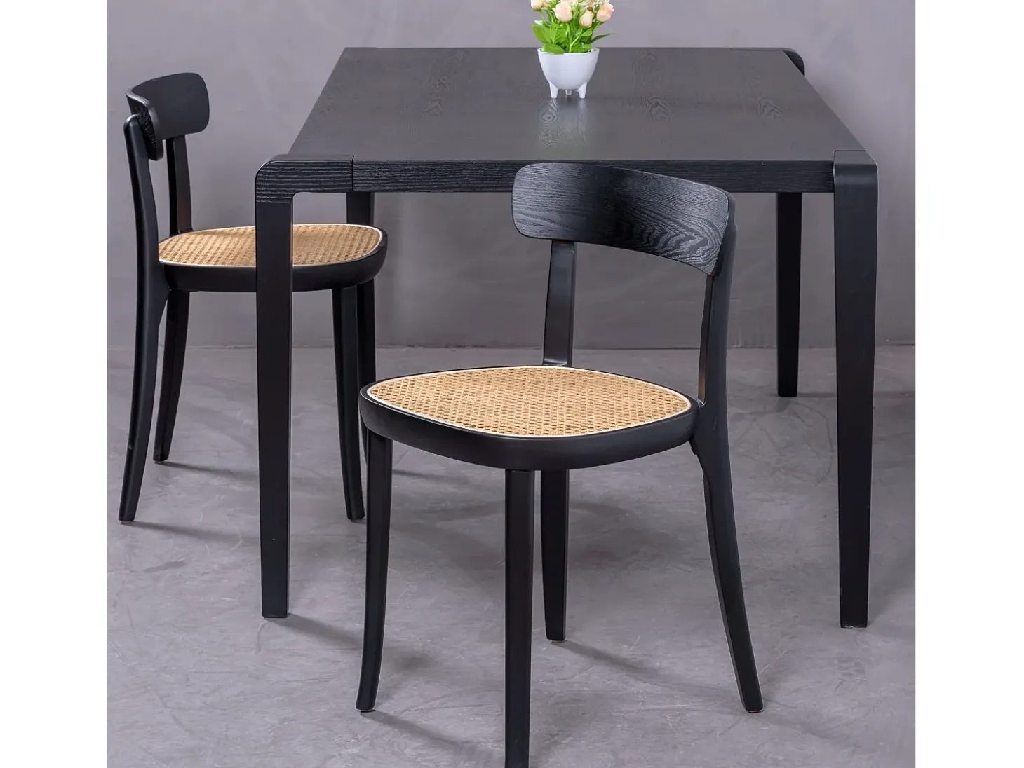 Silla de diseño en madera de fresno y asiento de ratán natural - Tours - Negro