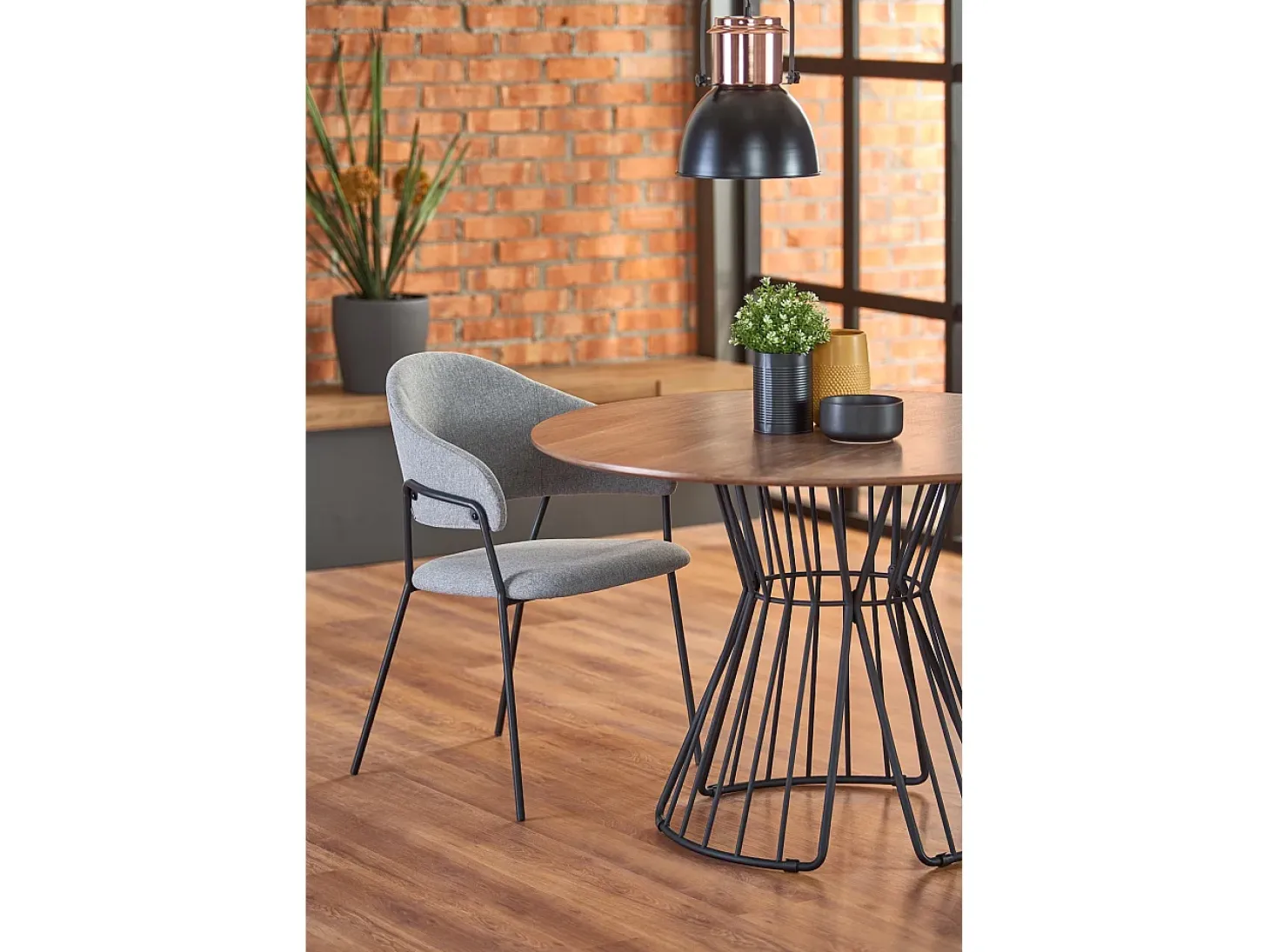 Silla de diseño en tejido gris claro y estructura de acero Cardiff negro