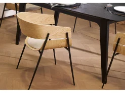 Silla de diseño negra y madera oscura WESS
