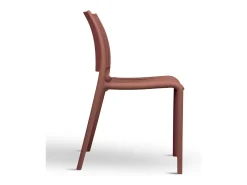 Silla de exterior Aurora en plástico rojo ladrillo, modelo confort