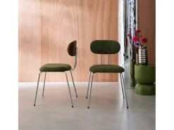 Silla de madera curvada teñida de nogal y tejido repelente al agua ,
