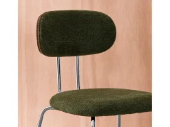 Silla de madera curvada teñida de nogal y tejido repelente al agua ,