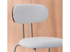 Silla de madera curvada teñida de nogal y tejido repelente al agua ,