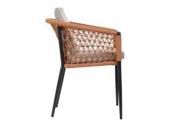 Silla de ratán beige para el hogar