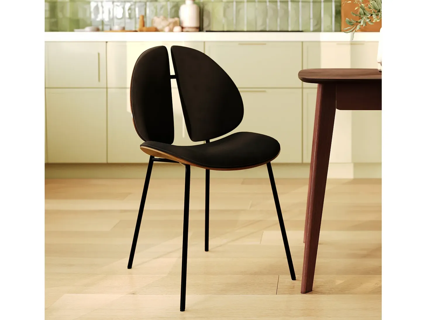 Silla en terciopelo negro y madera de nogal - Coccinelle