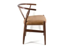 Silla Kuiza de madera maciza marrón y asiento de piel.
