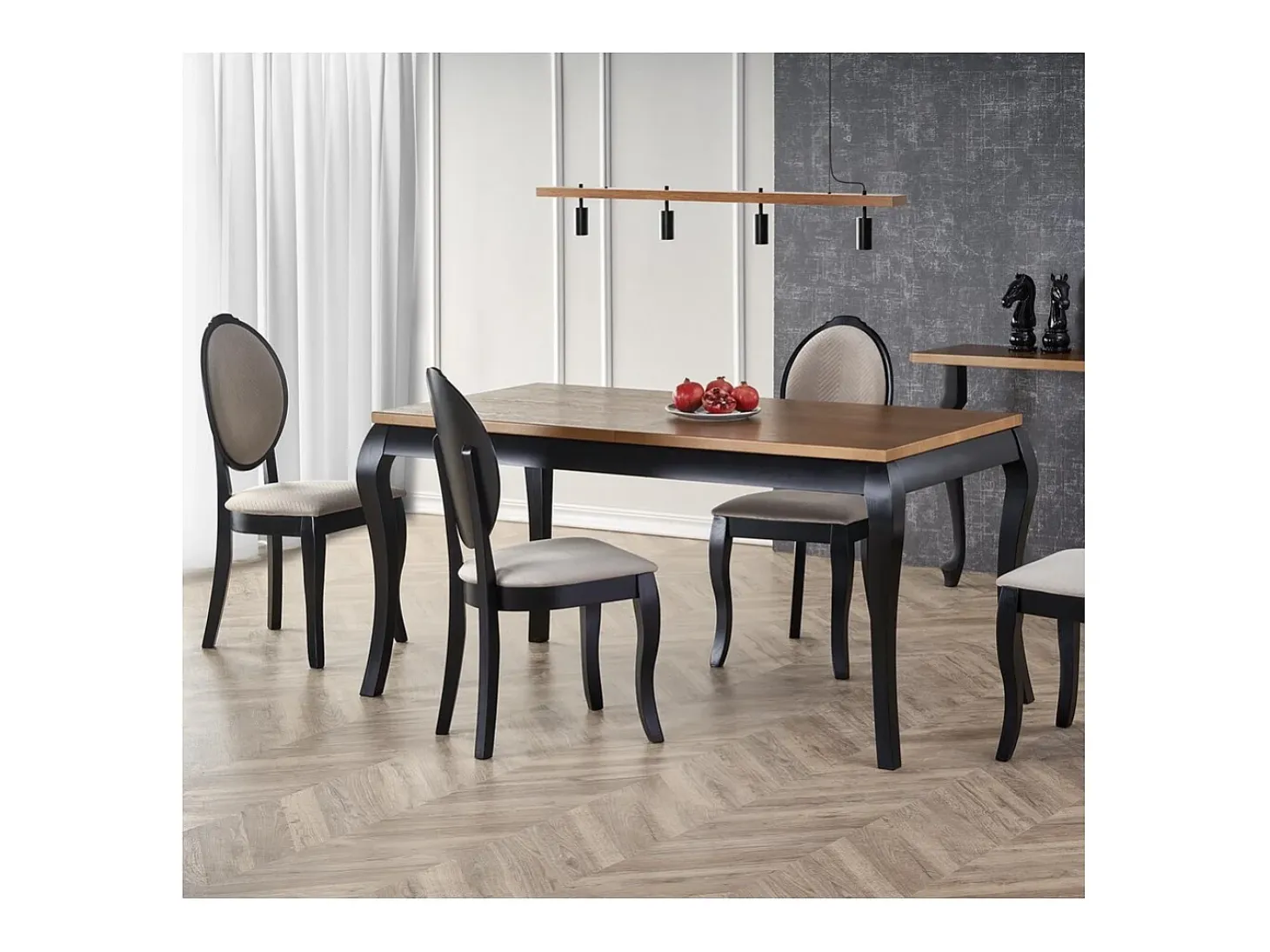 Silla medallón negra y beige en madera de Louis