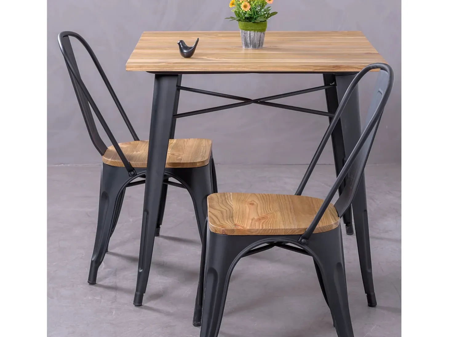 Silla metálica con asiento de madera de olmo - Bistro - Negro