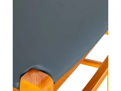 Silla rústica de madera de cerezo con asiento de polipiel color antracita